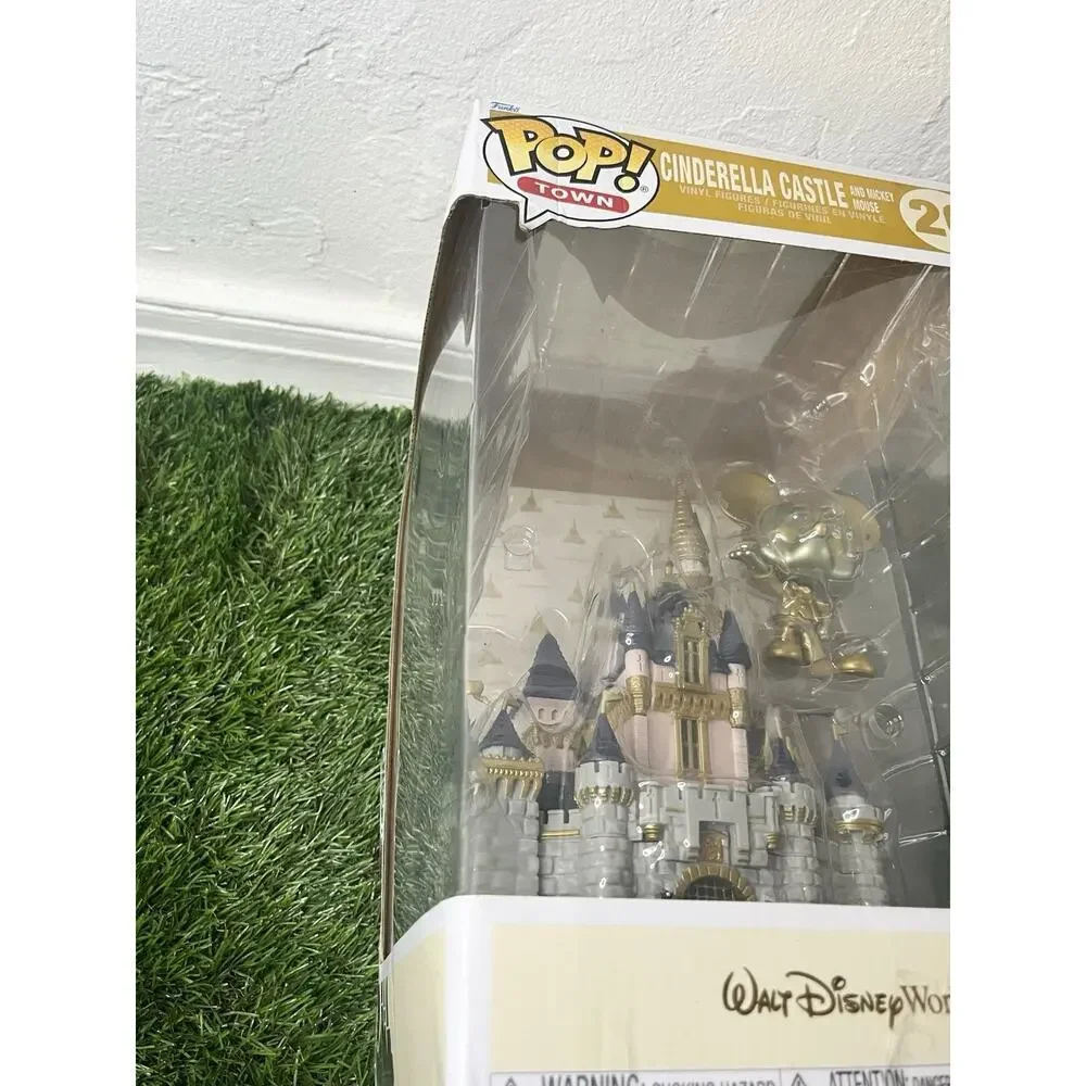 Funko POP #26 Walt Disney World 50th Anniversary Cinderella Castle Gold Mickey - Picture 5 of 6